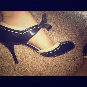 Anne Klein patten leather heels, cream and black